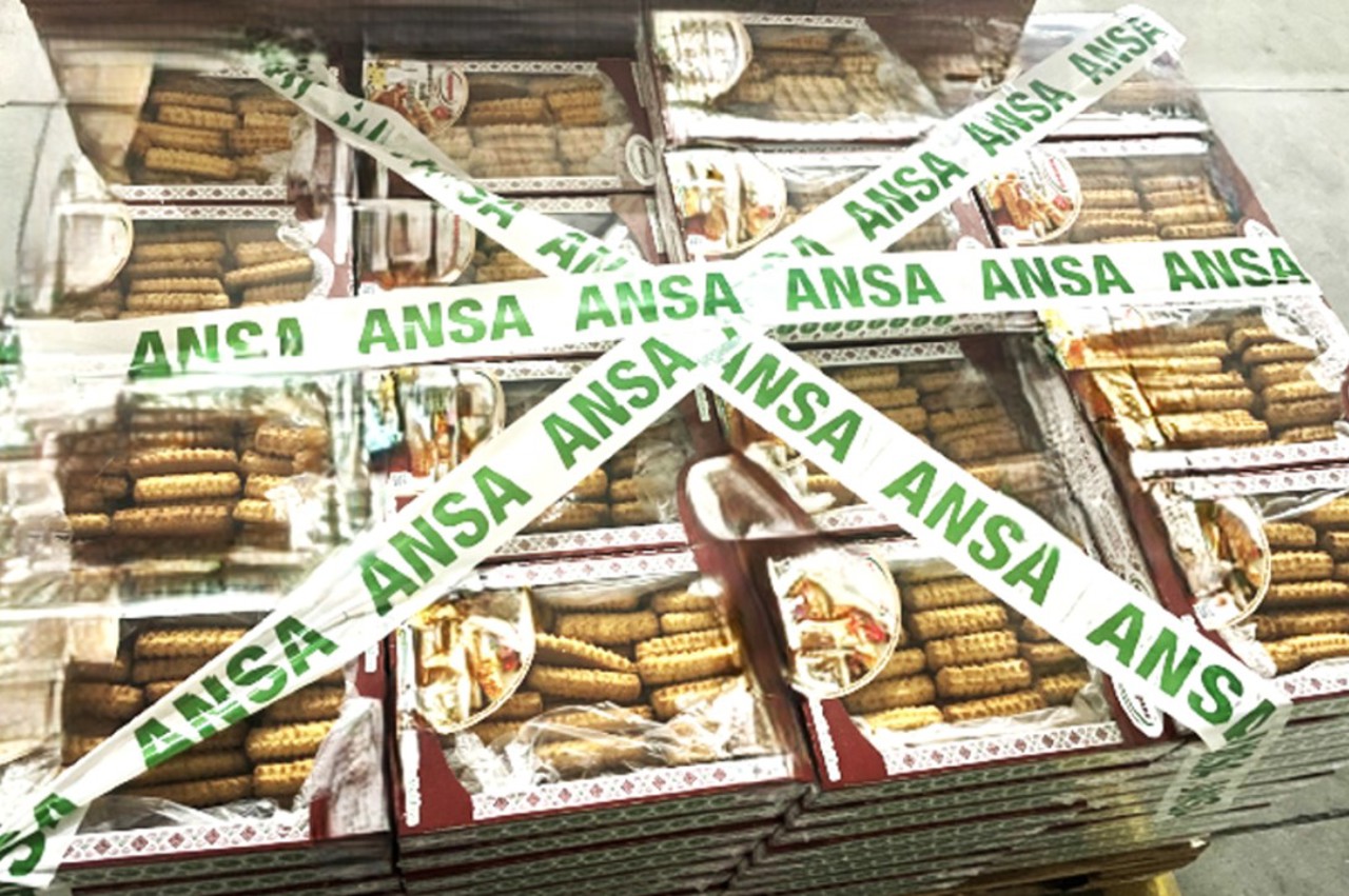 Un lot de 200 de kilograme de biscuiți, interzis de ANSA: Produsele au ajuns hrană pentru pești