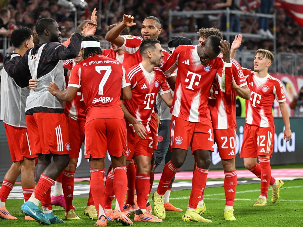 Bayern Munchen domină sezonul și visează la tripla istorică! 