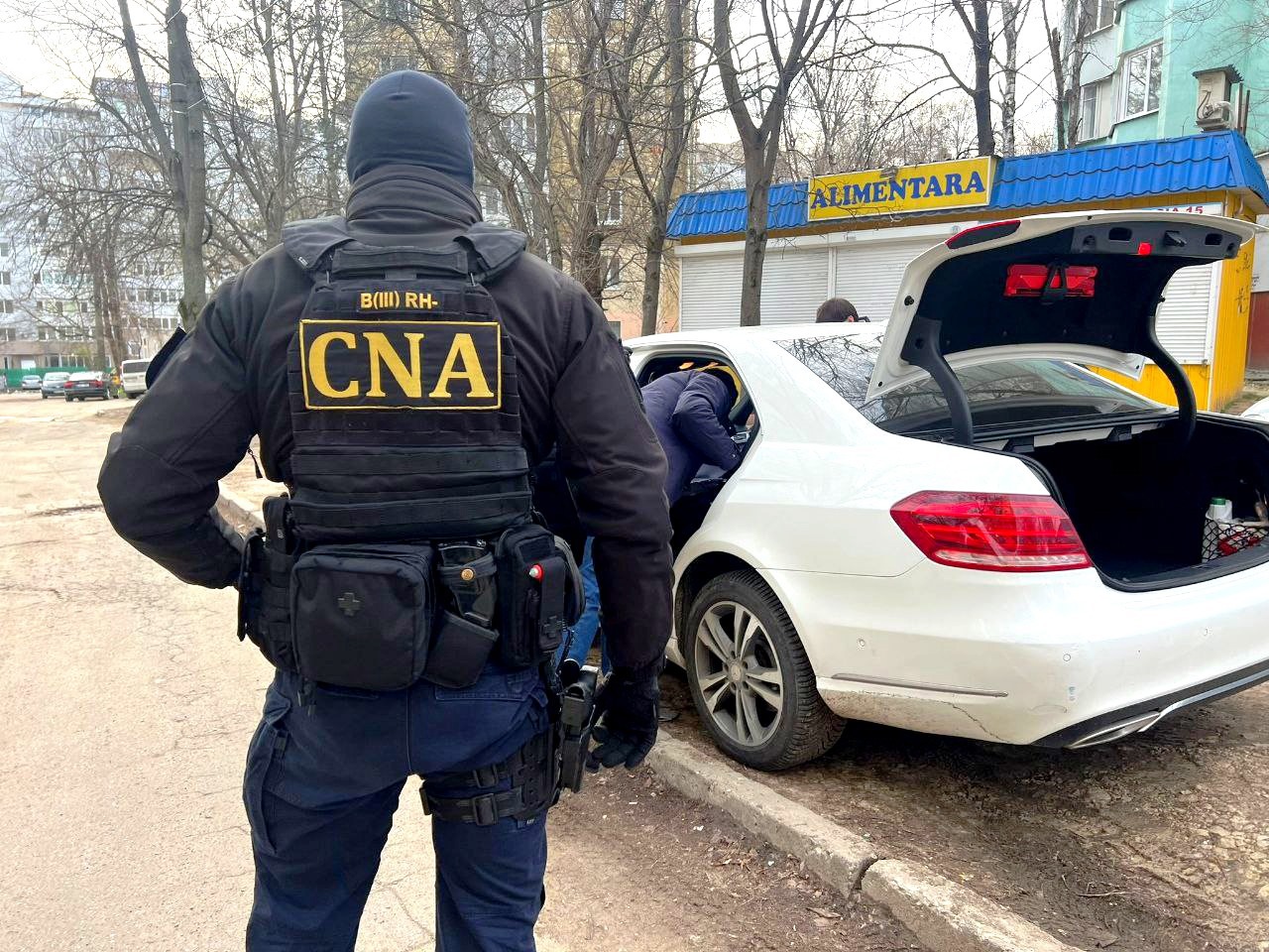 Percheziții într-un dosar de corupție: Sunt implicați avocați, polițiști și un fost judecător al CSJ