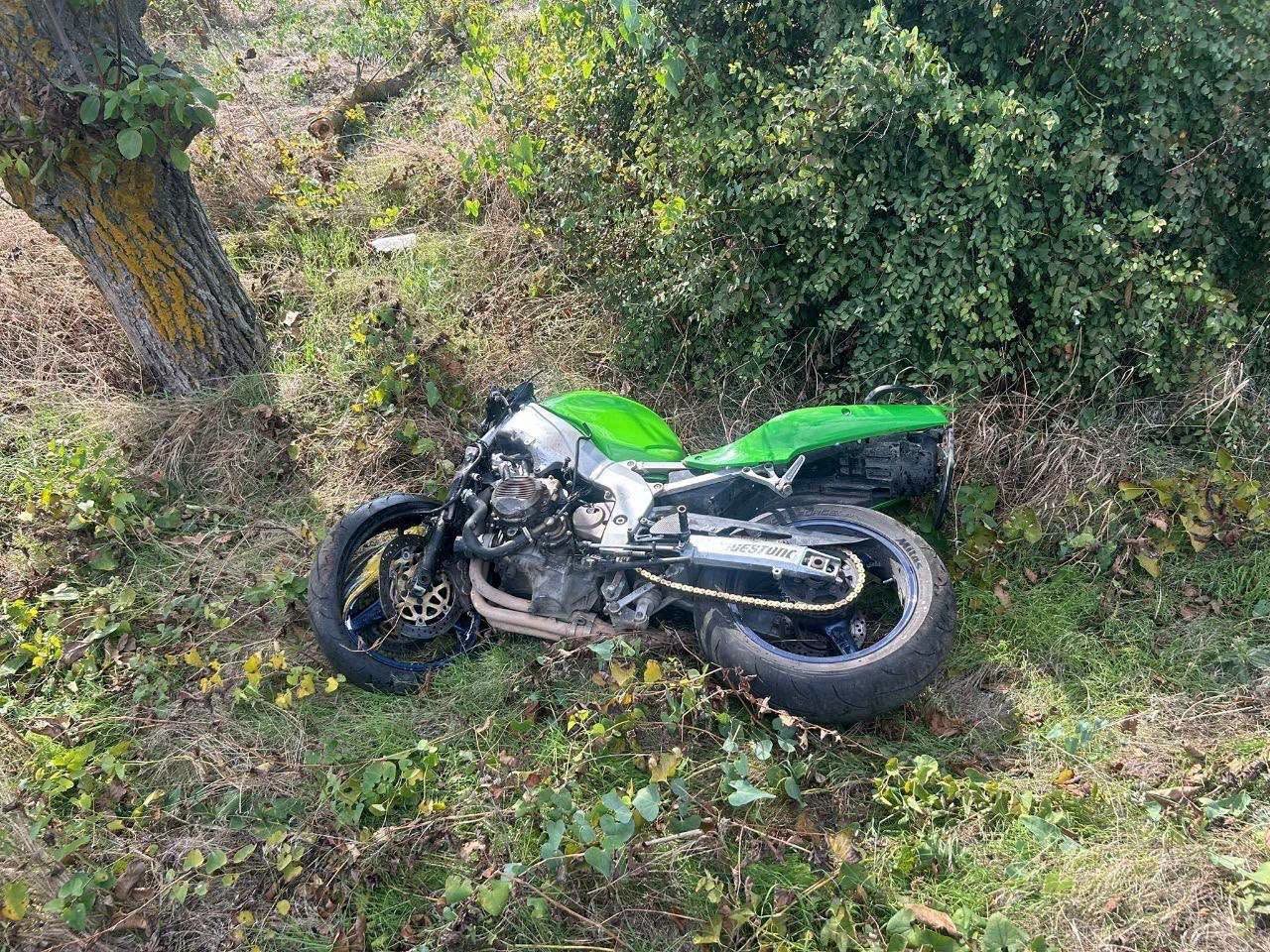 Accident grav pe un drum din Căușeni. Un motociclist a murit pe loc
