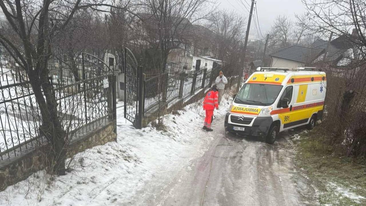 Moldova mobilizes military and emergency crews as severe winter hits