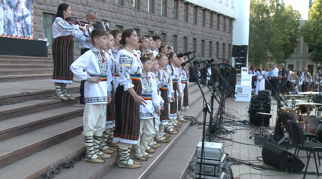 “I Sing to You, Homeland and Nation” Festival gathers 1,000 voices before Parliament