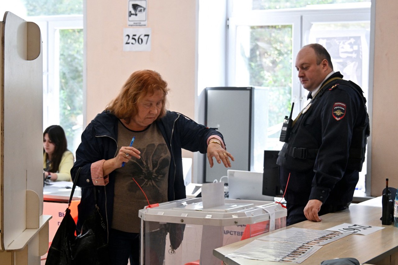 Experții estimează că prezența reală la alegerile din Rusia a fost de aproximativ 40%