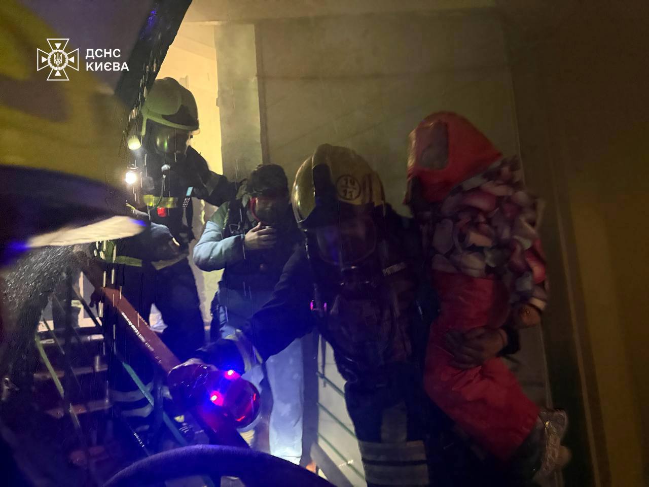 Bilanțul atacului asupra Kievului crește la șase morți și peste zece răniți. Salvatorii caută oameni sub dărâmături