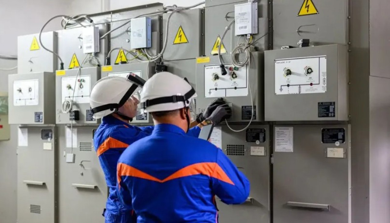 Prețuri-record la energie în România: Deficitul de curent înregistrat peste Prut pune presiune pe aprovizionarea R. Moldova