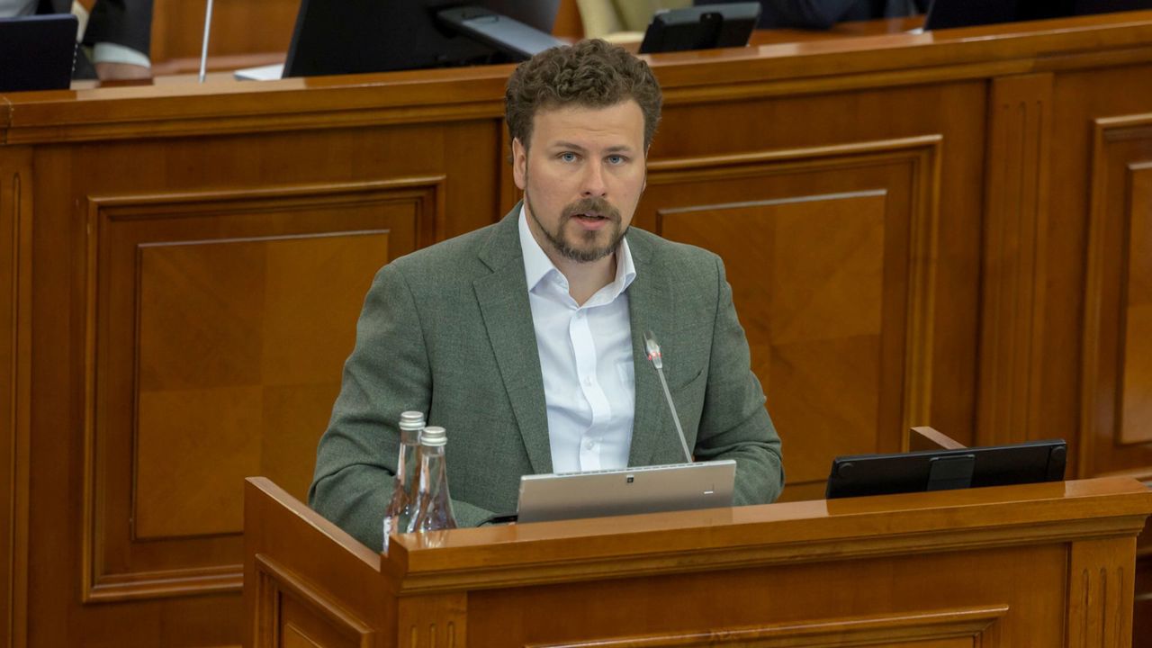 Reforma „Restart” în educație trece de prima lectură: Școlile vor fi administrate de agenții teritoriale subordonate MEC