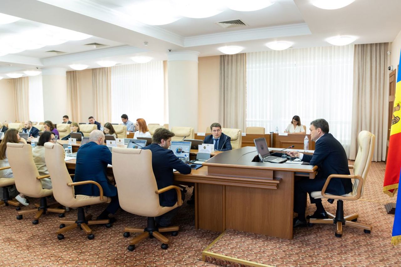 Правительство выделило 1 млн. леев для семей офицеров, застреленных в аэропорту