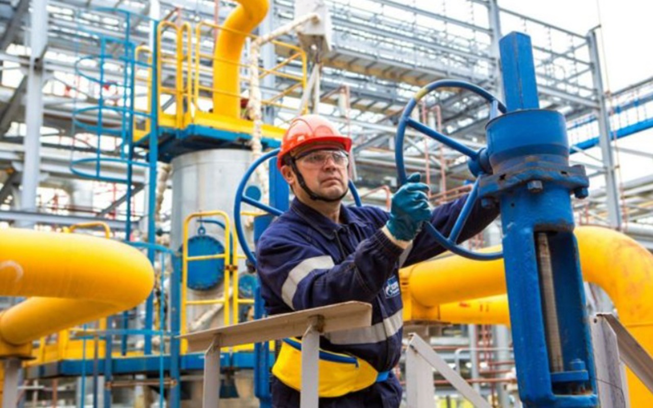 WEEKLY REVIEW // Gas crisis, resignation of Iohannis, railway workers' protests and new tensions in the judiciary