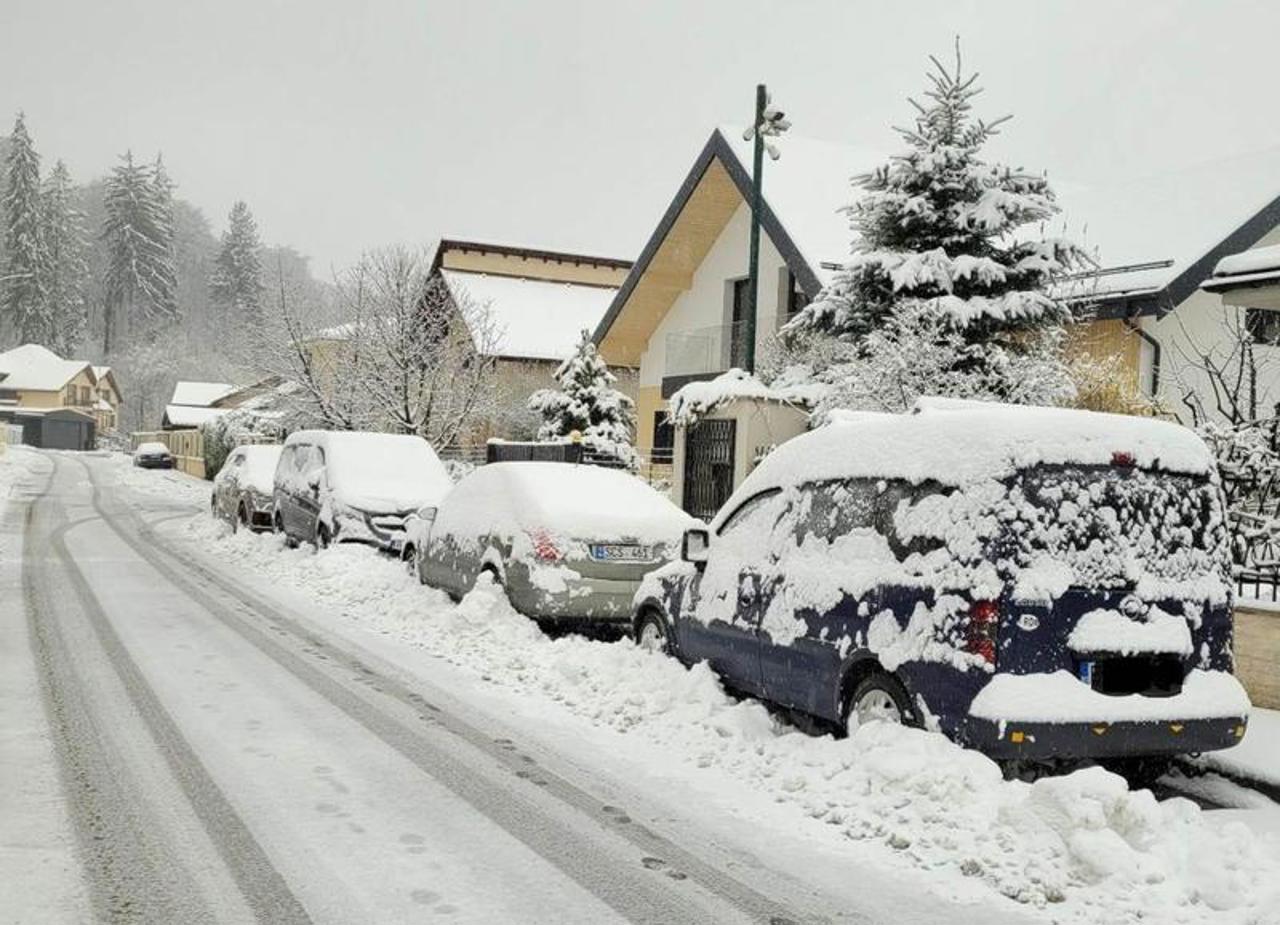 România: Vremea severă a pus stăpânire pe 11 județe, cu impact semnificativ în zonele muntoase