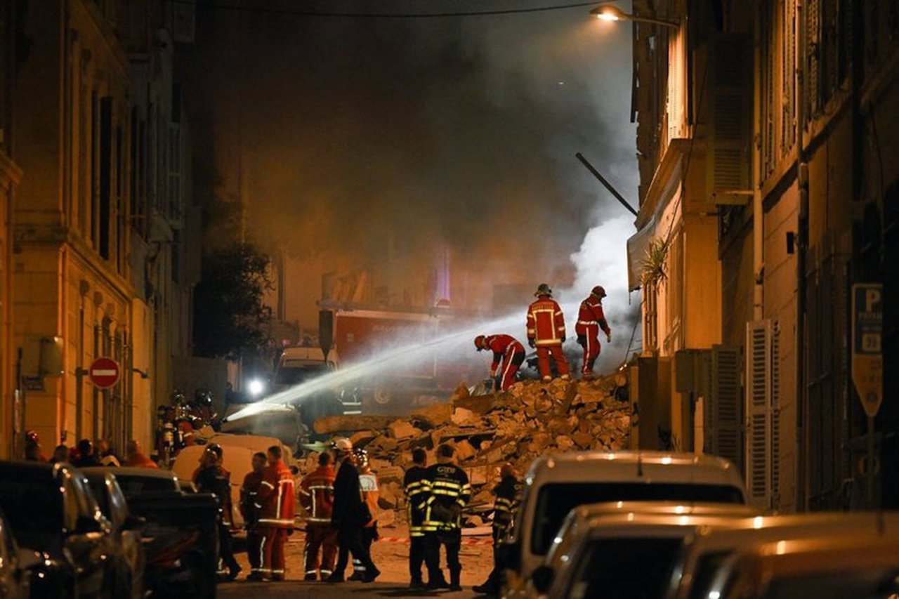 Two buildings collapse in Marseille, up to 10 people still under the rubble