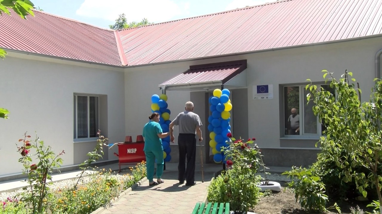 Vârstnicii de la Centrul social din Bădiceni vor trăi în condiții mai bune. Cu sprijin european, clădirea a fost renovată 