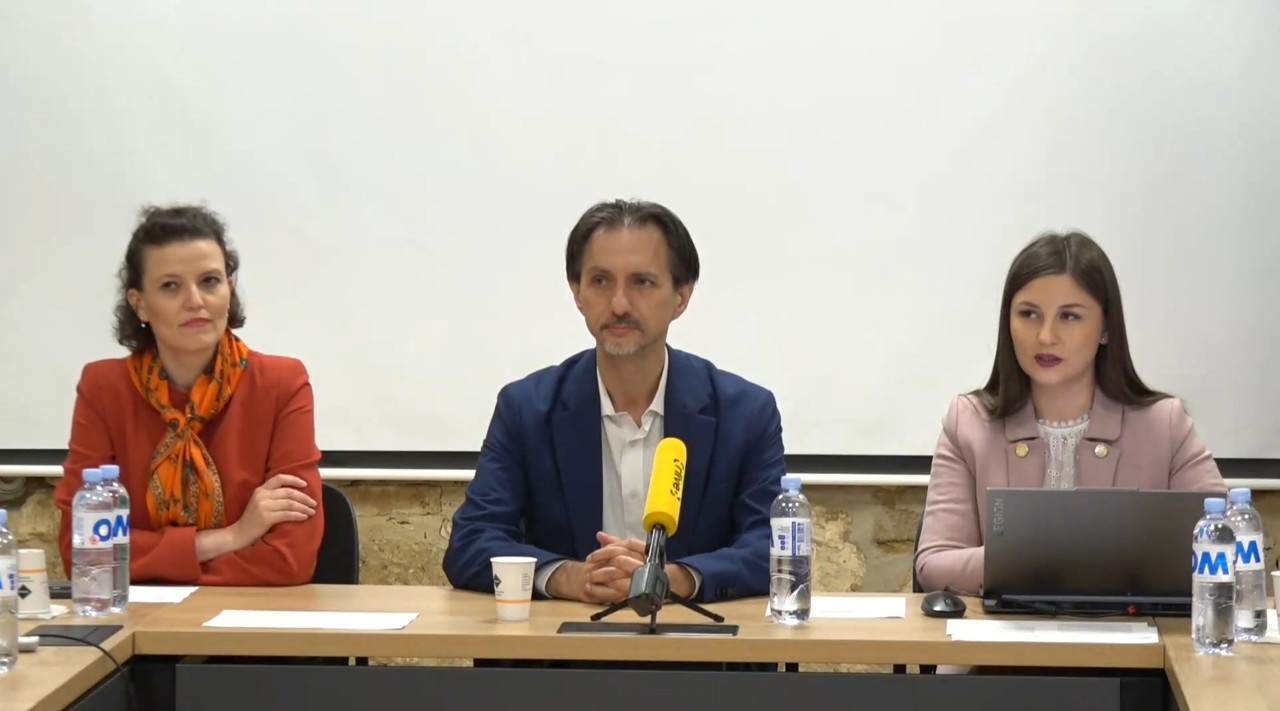 Consumatorii, prinși în capcana contractelor de telefonie și internet. Ce recomandă experții