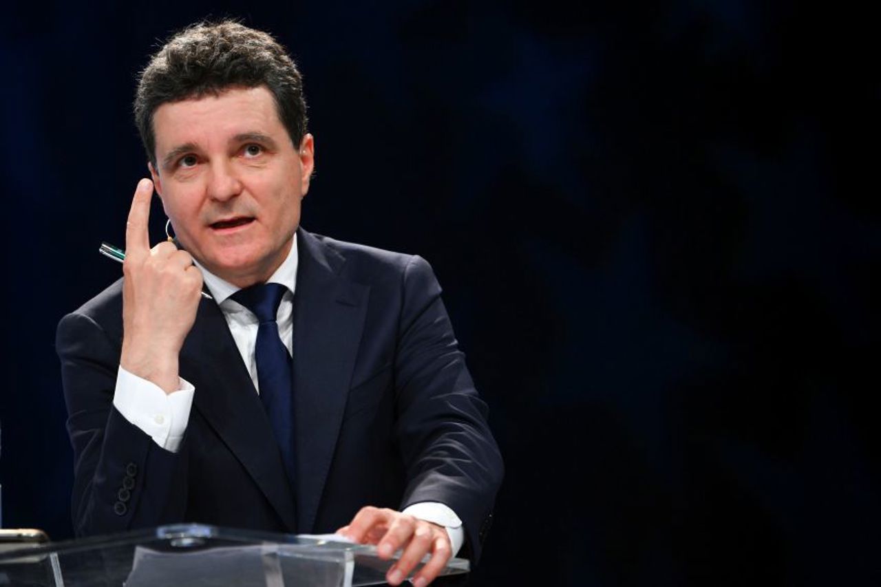 PSD își consultă membrii privind retragerea sprijinului pentru premier. Nicușor Dan: „România ar putea intra în turbulențe politice”