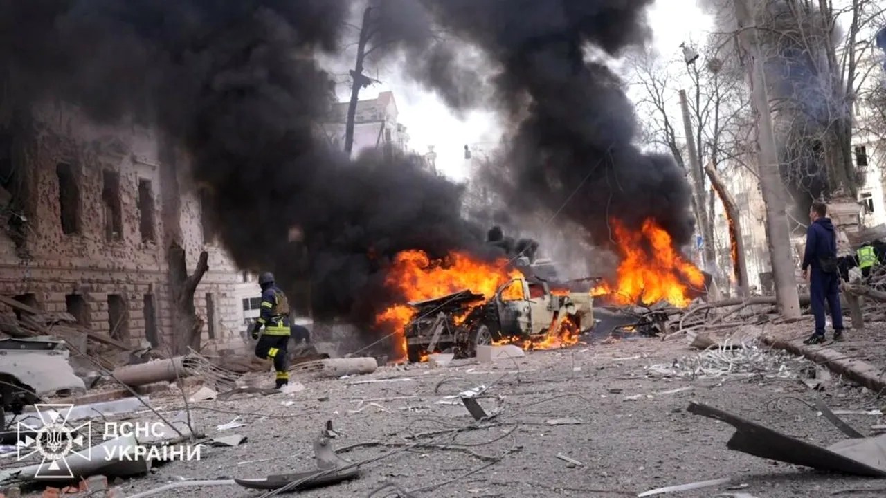 Ucraina și Rusia, noi atacuri cu drone: blocuri afectate și obiective industriale lovite