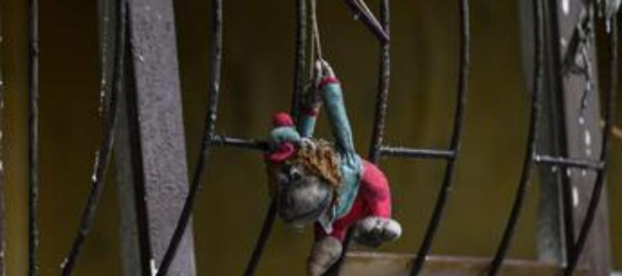 Ukraine: Ukrainian investigators discovered 10 torture chambers in the city of Kherson. Children were allegedly kept in a separate cell