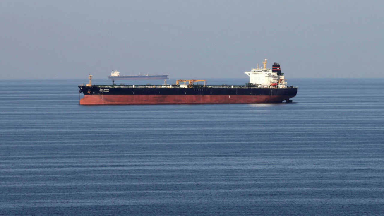 Iranul escaladează tensiunile în Strâmtoarea Ormuz: Tanc petrolier atacat de ambarcațiuni ale Gărzii Revoluționare