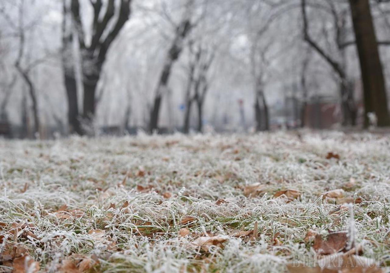 Vremea se răcește brusc. Ploaia și lapovița revin în peisaj 