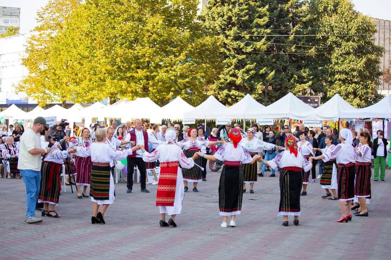 Peste o sută de vârstnici din nordul țării și-au dat întâlnire la festivalul „Bunica și Bunelul Fest”