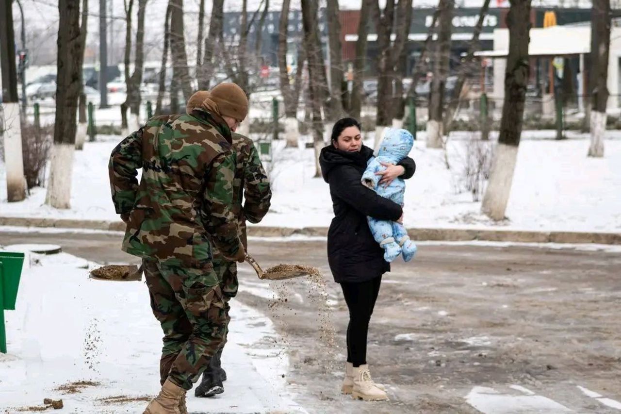 ACTUALIZARE | Mobilizare națională contra ghețușului: sute de oameni și utilaje, în teren în ultimele 12 ore