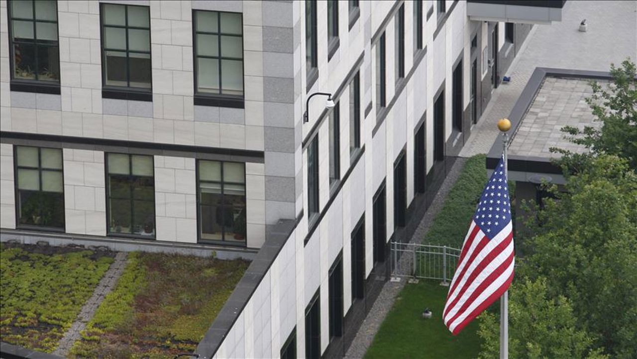 US embassy in Kiev closes after warning of 'significant airstrike'