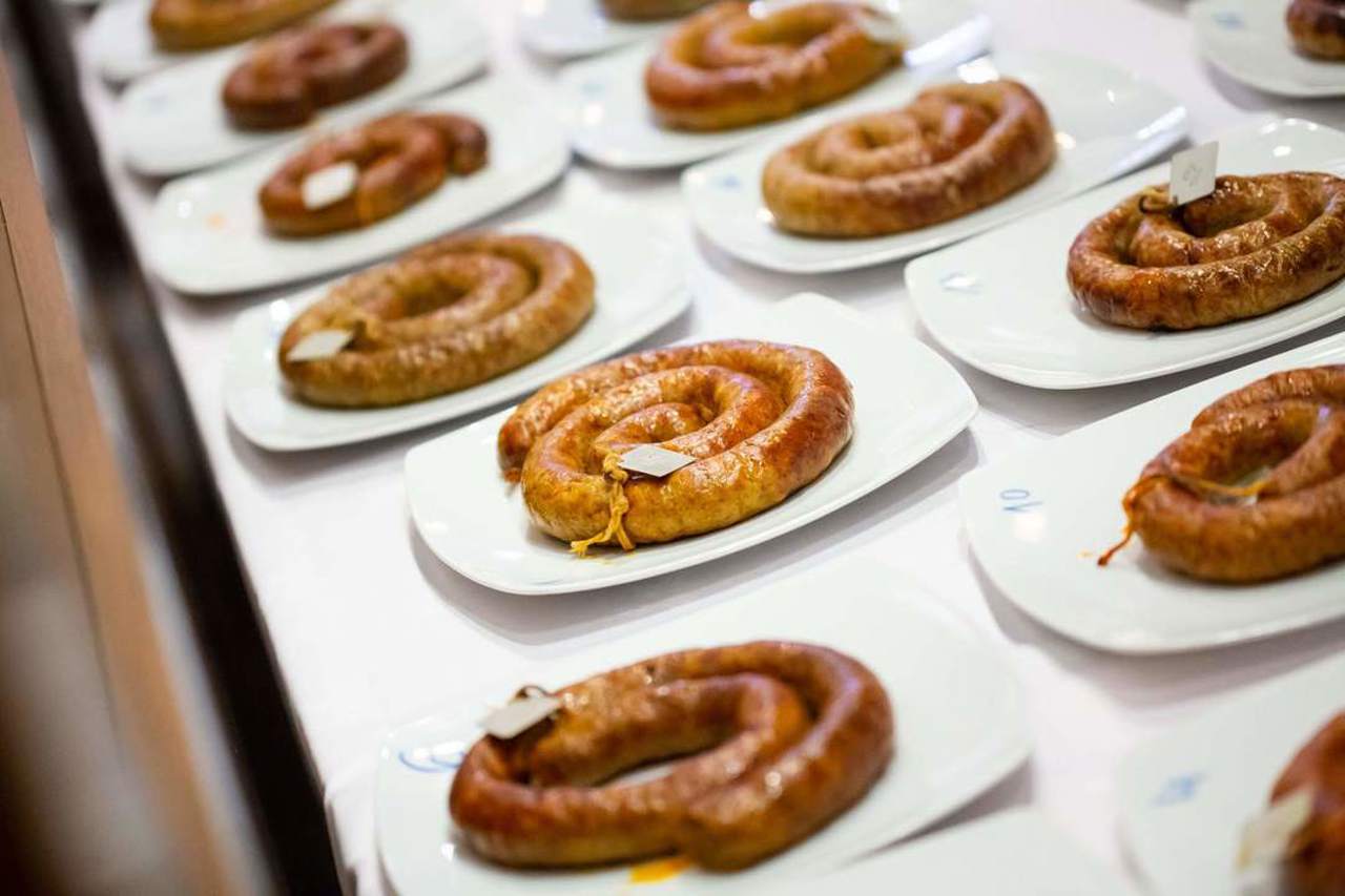 Sărbătoare gastronomică peste Prut. Zeci de bucătari și vizitatori s-au adunat la Festivalul Cârnaților