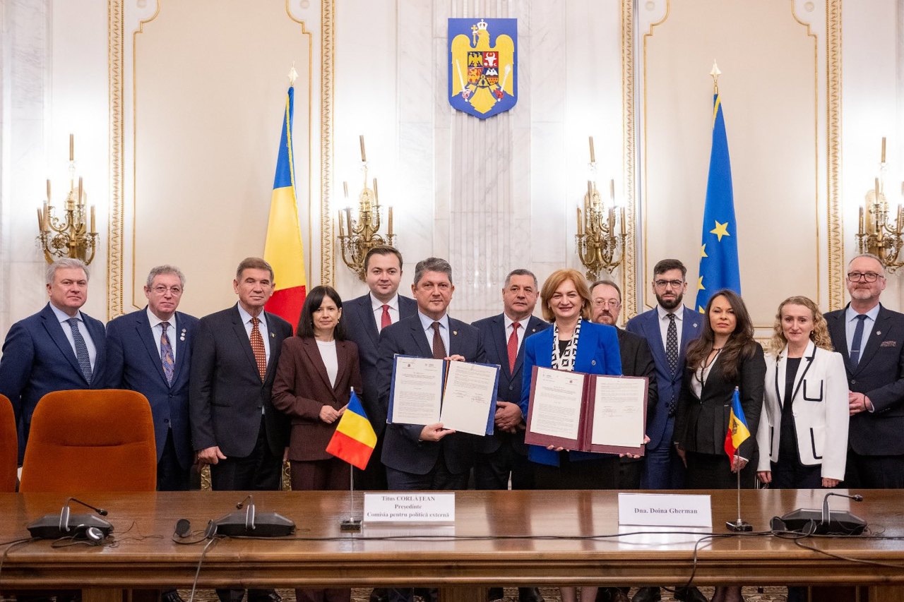 DECLARAȚIE | Parlamentele de la București și Chișinău cer deschiderea negocierilor de aderare a R. Moldova la UE până la finele anului 2025
