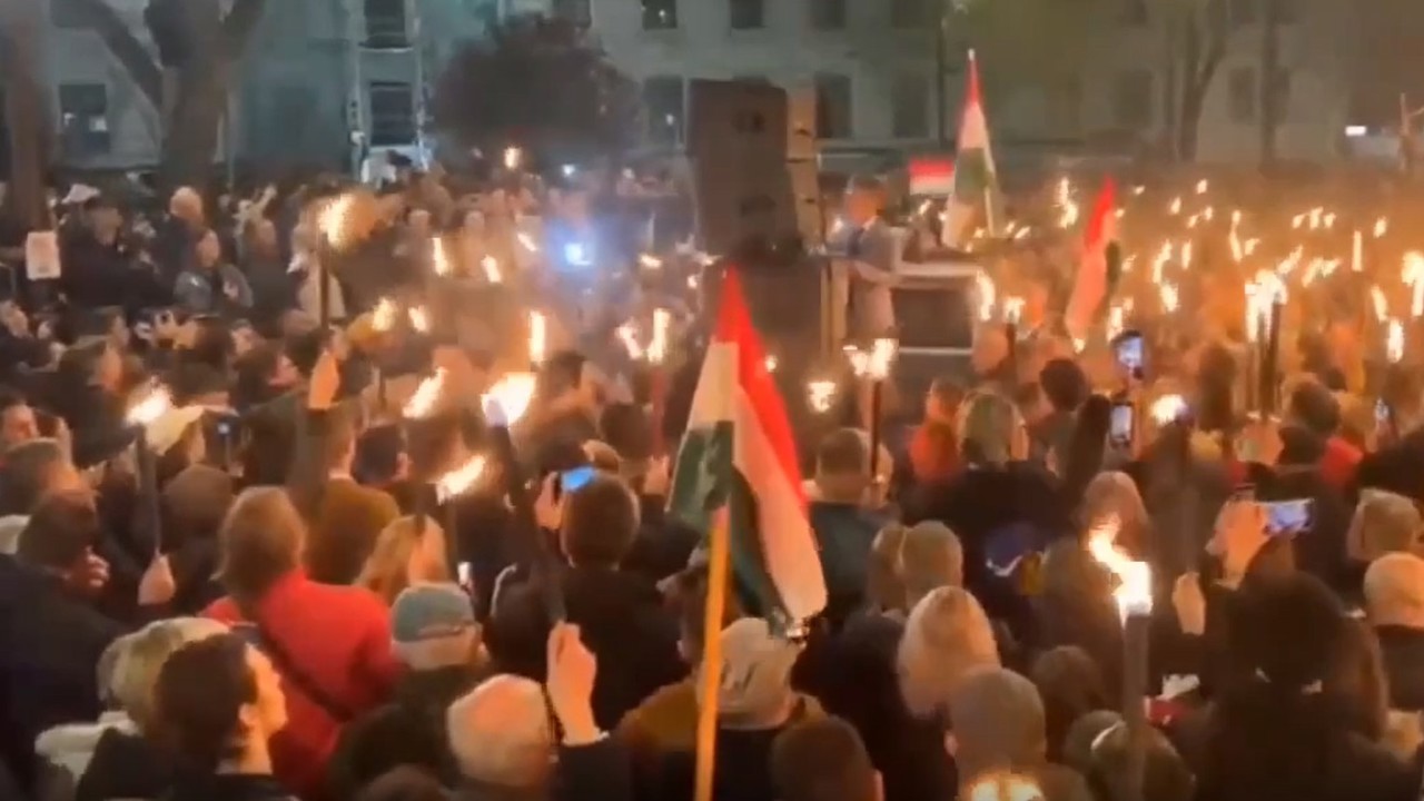 Протест в Будапеште: противник Орбана представил доказательство коррупции в правительстве