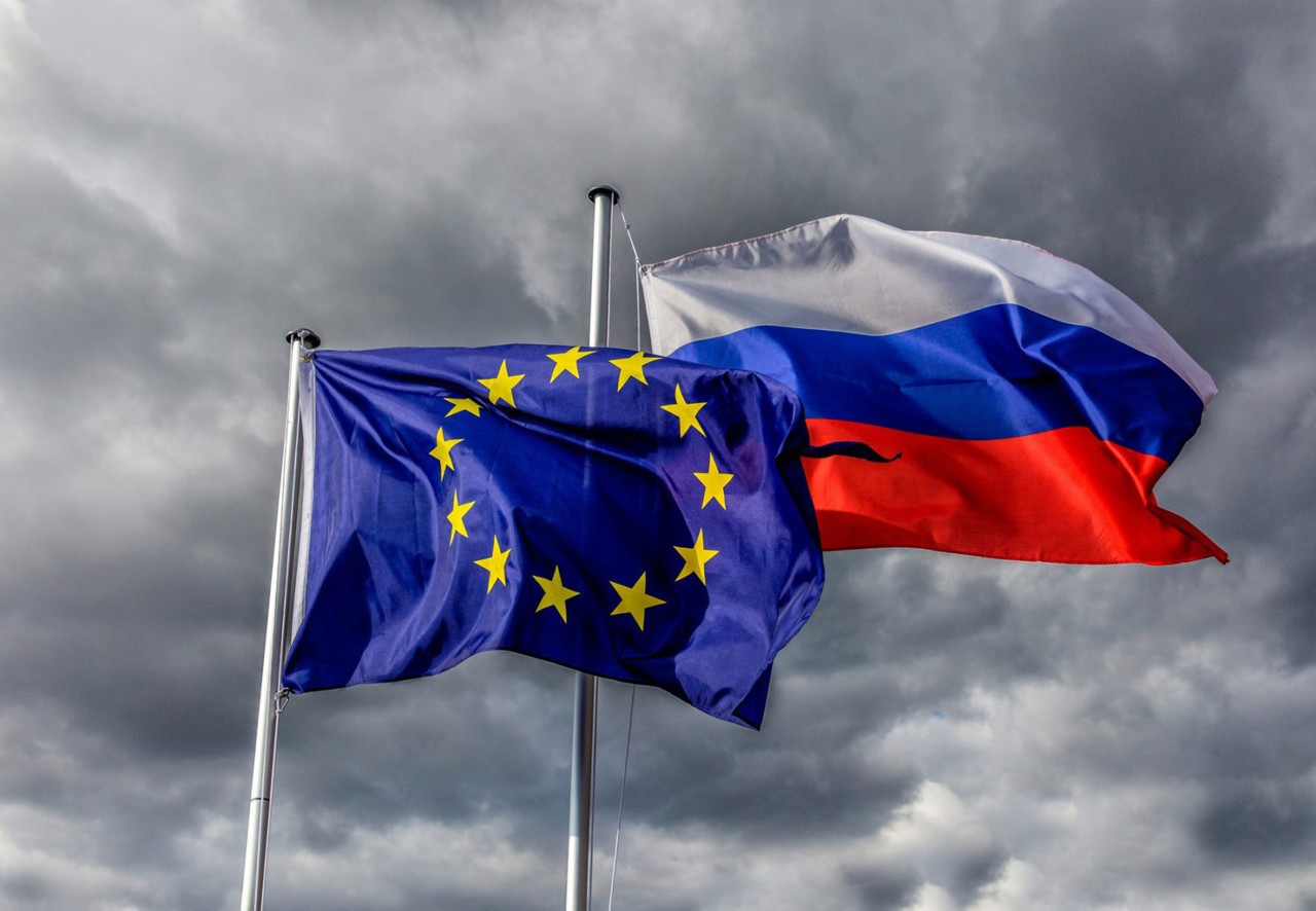 Corespondență Dan Alexe | Rusia – Europa: evoluțiile recente ale „războiului hibrid”, de la drone cu explozibili la armate de troli