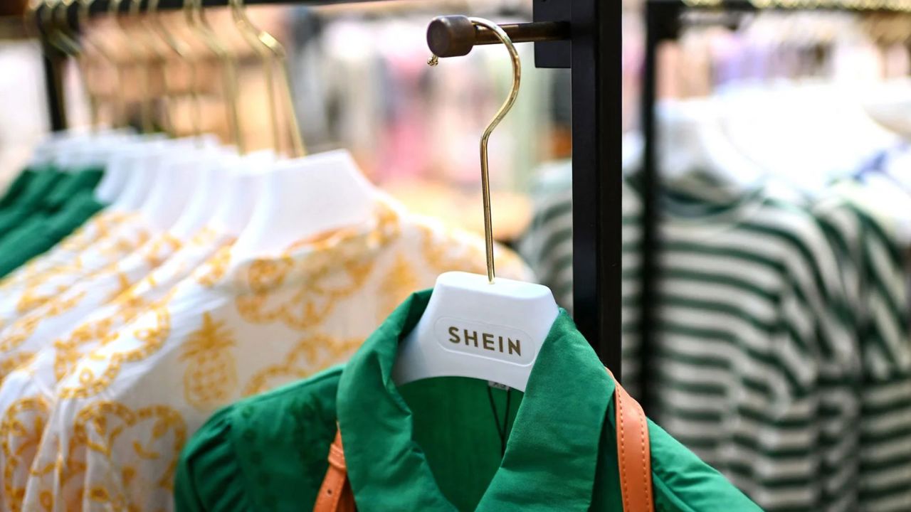 Comandați produse de pe platforma Shein? Substanțe toxice depistate în haine și încălțăminte