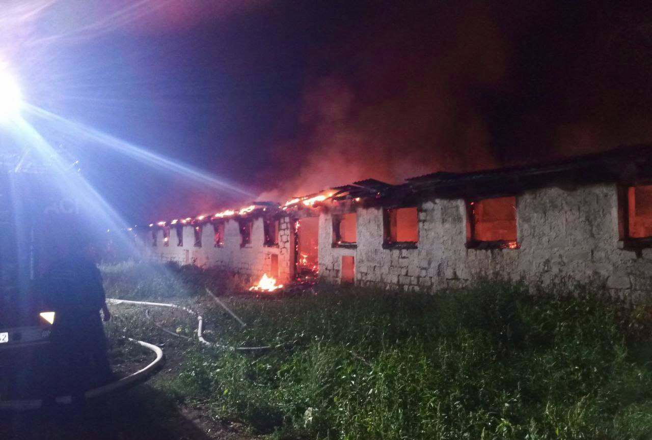 Incendiu la o fermă din raionul Râșcani: 300 de animale, salvate de pompieri