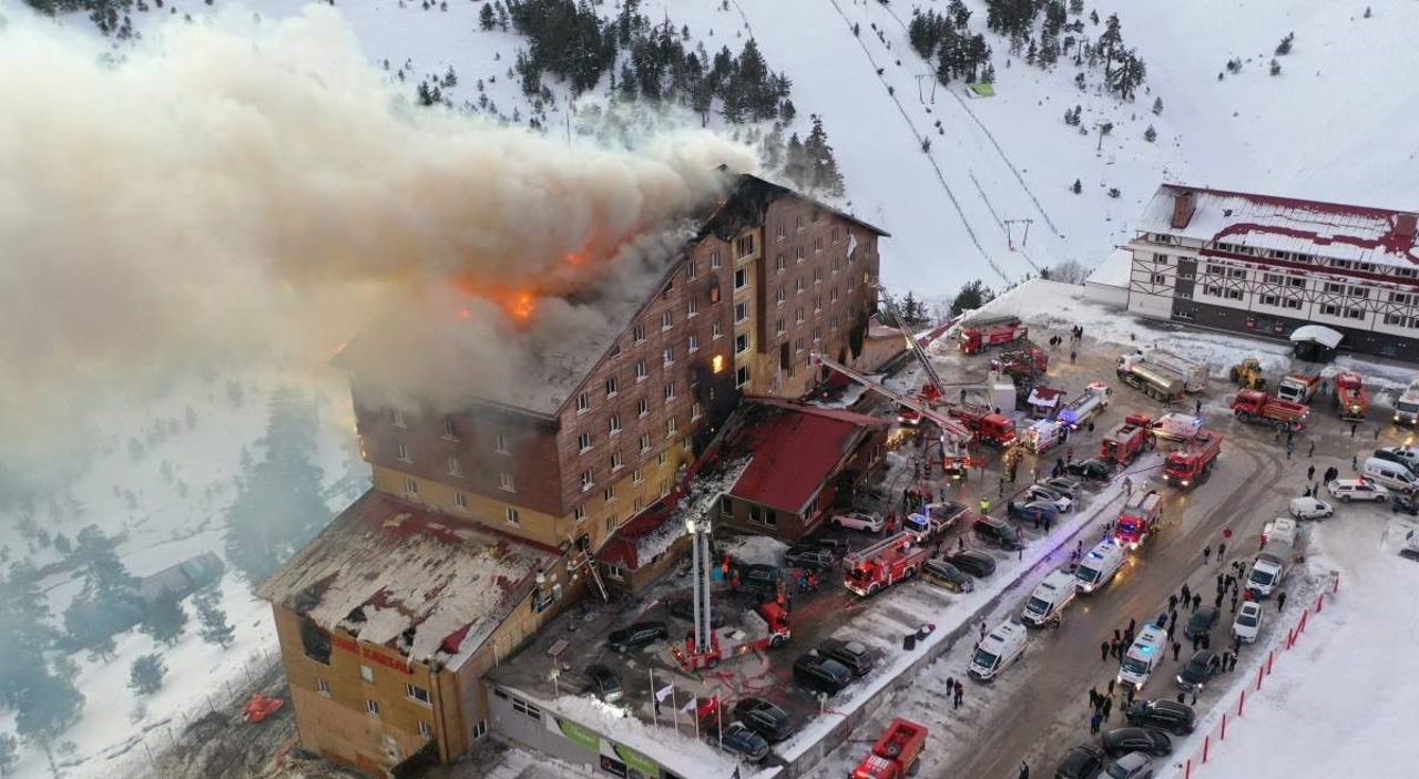 Fire at Kartalkaya ski resort leaves 10 dead and 32 injured