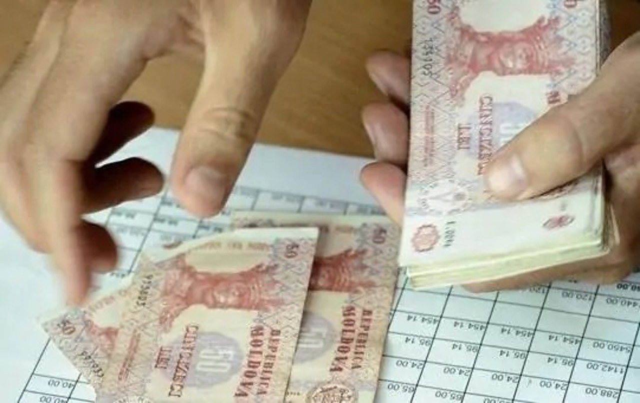 Un an în plus la stagiul de cotizare va costa aproape 23.000 de lei în 2026. Câți cetățeni și-au „cumpărat pensii” în 2025