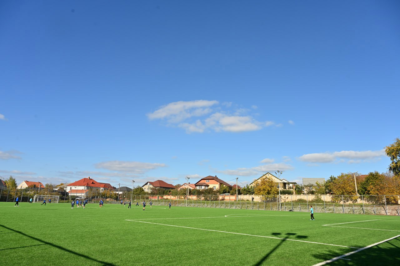 La Liceul „Universul” din capitală a fost inaugurat cel mai mare stadion de fotbal din municipiul Chișinău