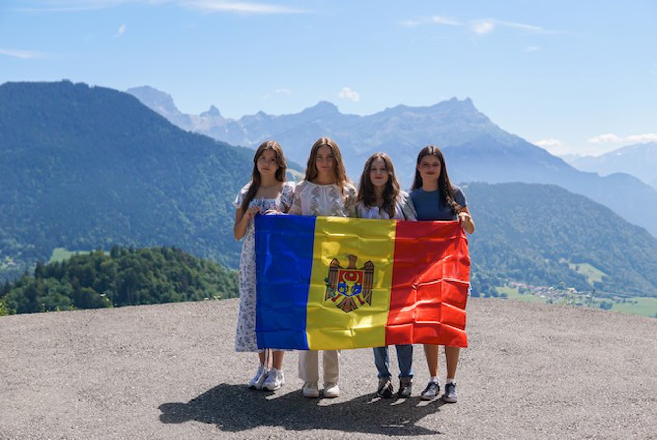 Burse complete sau parțiale pentru studii în SUA sau Marea Britanie: Ce sume trebuie să scoată din buzunare părinții elevilor din R. Moldova