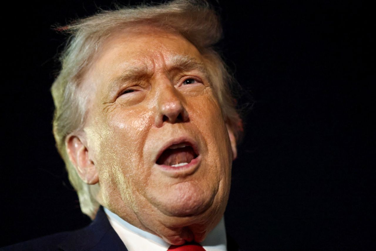 Trump spune că nu mai este obligat să „gândească doar despre pace” și amenință Europa cu tarife pentru a obține Groenlanda