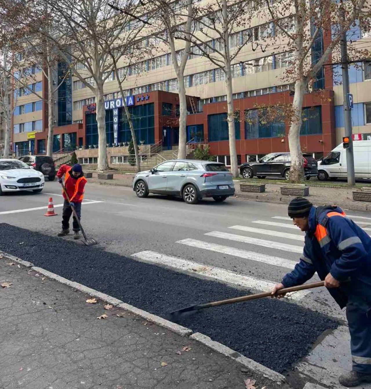 Primarul capitalei cere o lege care să reglementeze problema parcărilor la nivel național, experții propun soluții locale