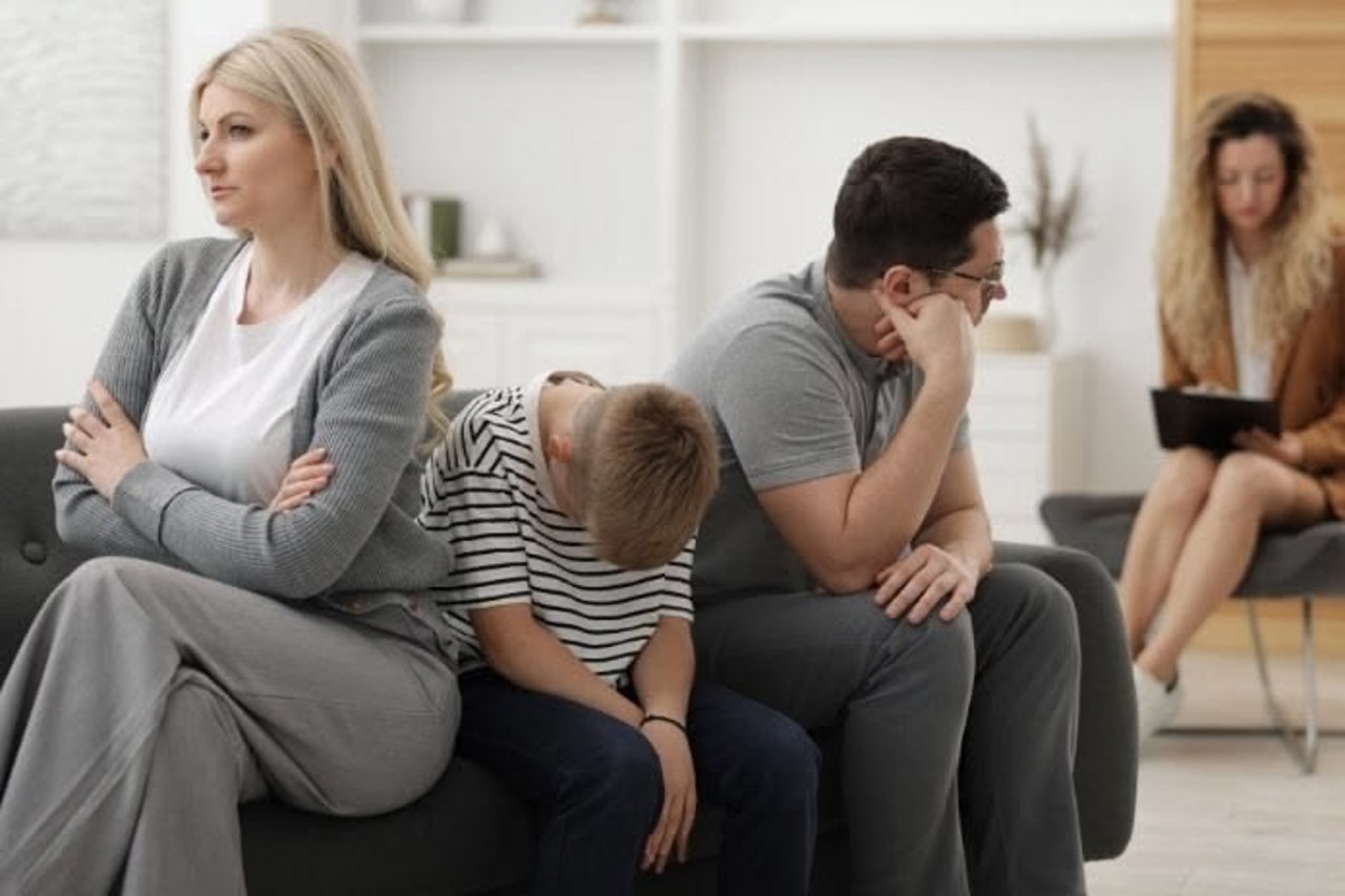 Povara responsabilităților duce la burnout familial: Cum pot fi depășite conflictele frecvente și izolarea emoțională 