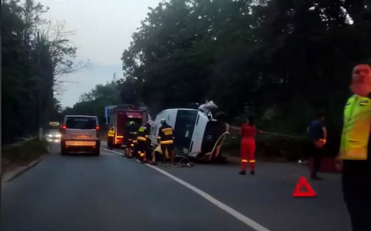 Accident rutier pe strada Petricani din Chișinău: Un șofer a pierdut controlul și s-a izbit de un copac