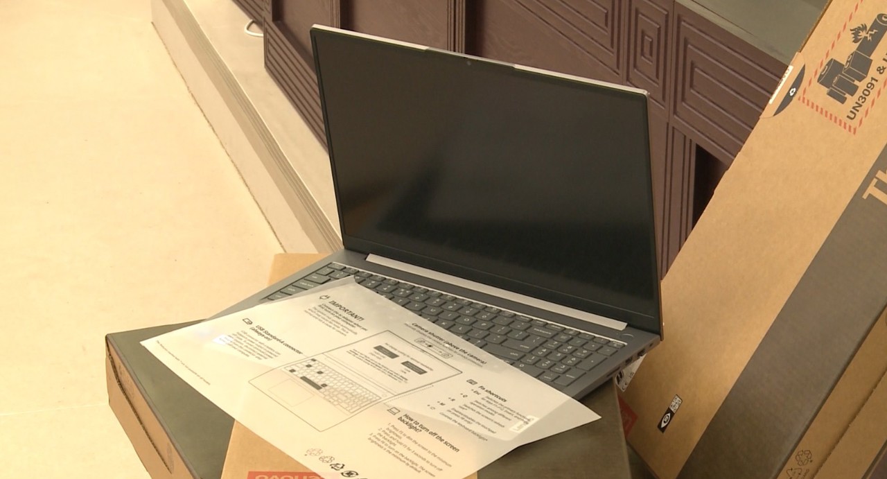 Donație din partea României: 40 de școli au primit table interactive, calculatoare și alte echipamente moderne  