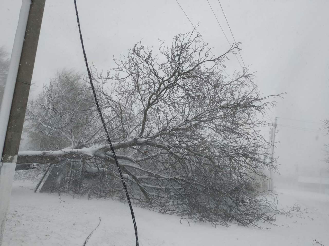 IGSU: 139 de localități rămân fără electricitate, iar 13 sectoare de drum sunt blocate din cauza viscolului