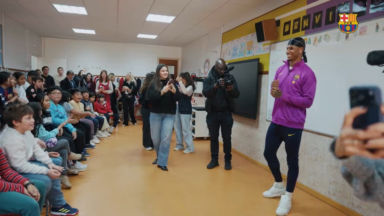 Marcus Rashford, surpriză pentru copiii dintr-o școală din Barcelona