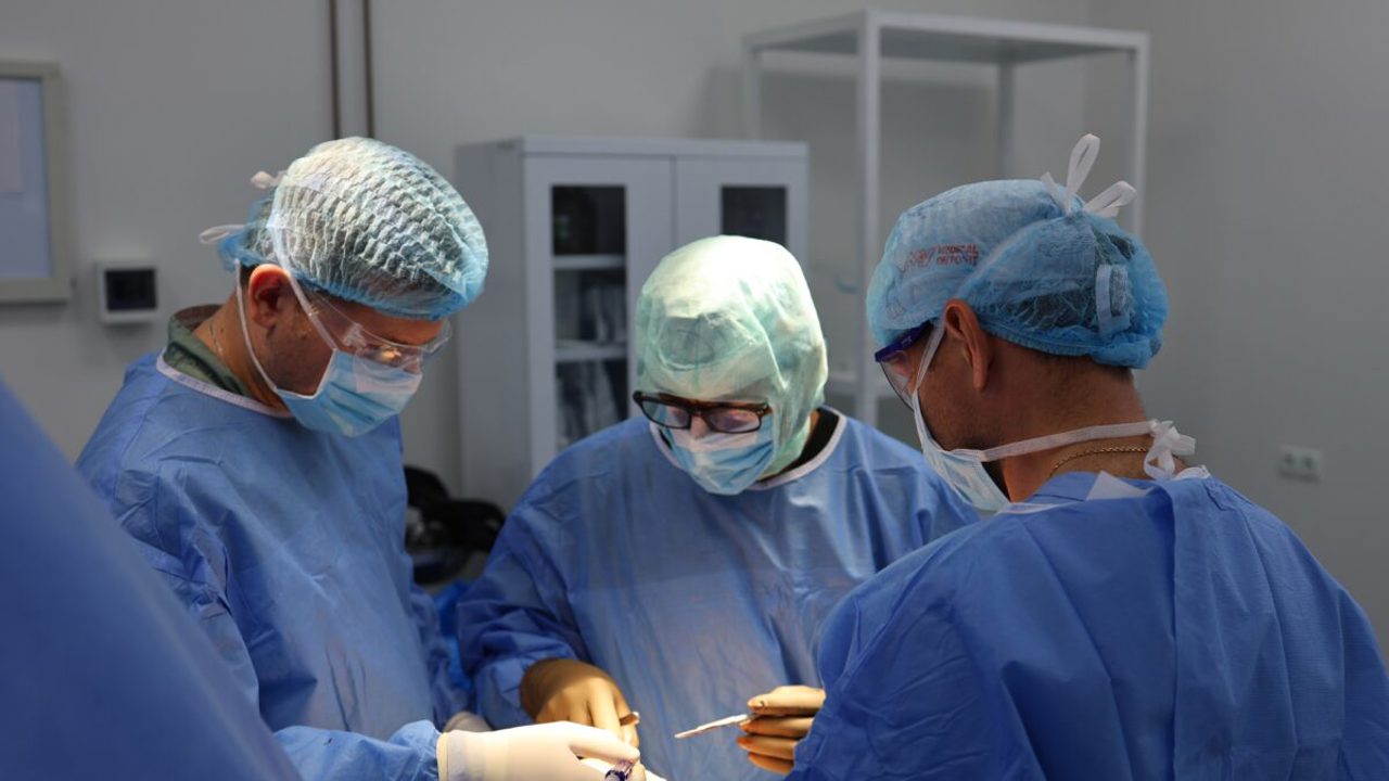 Premieră medicală în R. Moldova: Proteză de șold de ultimă generație, disponibilă la Spitalul Clinic de Traumatologie și Ortopedie