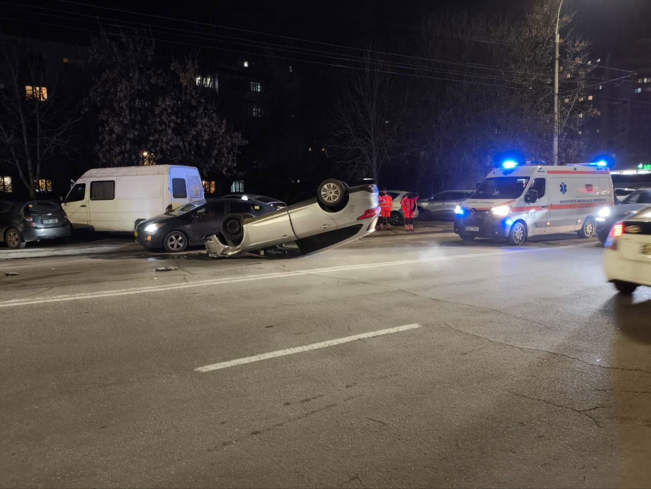 Grav accident în capitală: Două automobile s-au ciocnit violent 