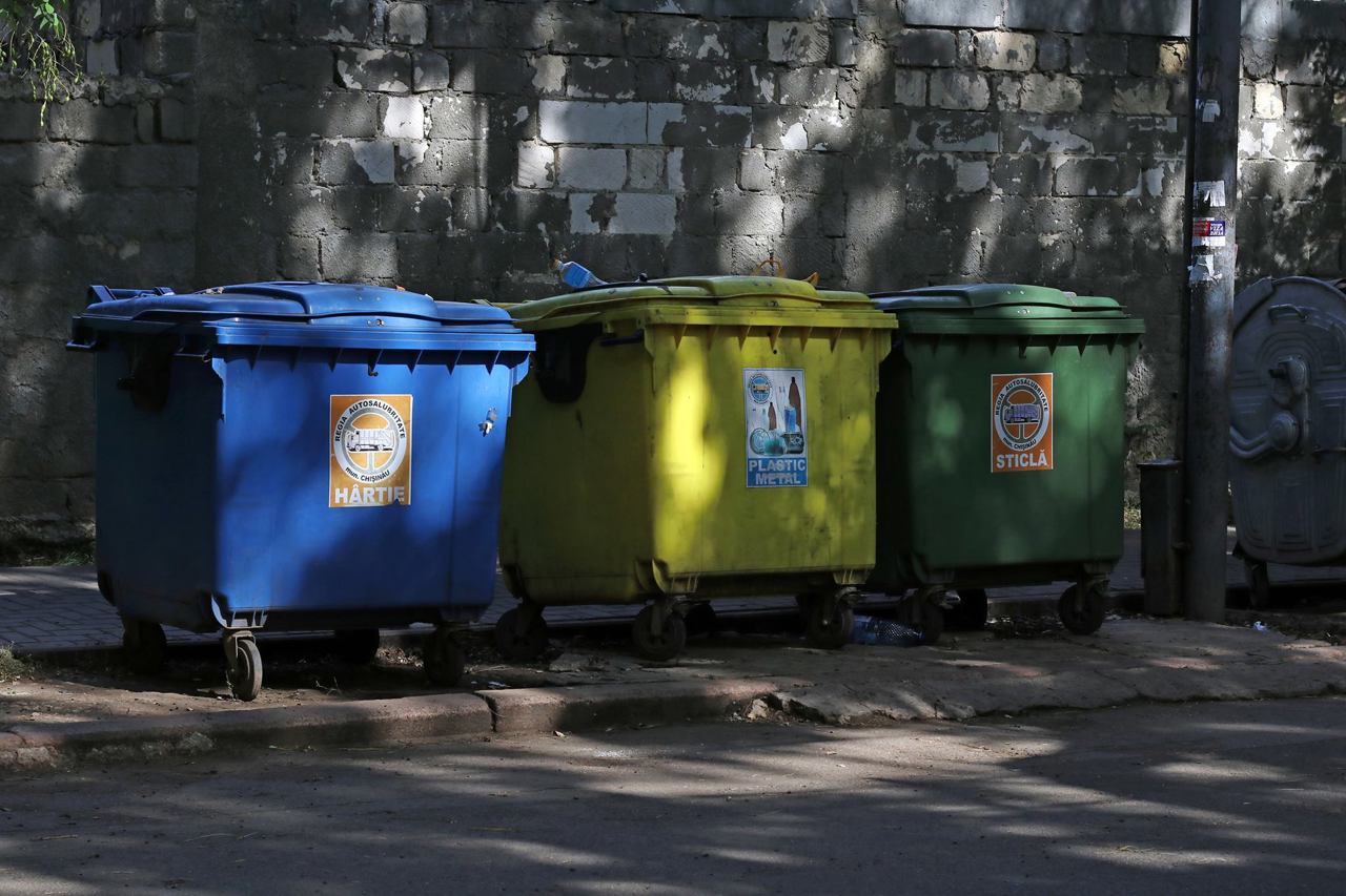 Бутылки — за деньги: как в Молдове хотят внедрить систему залога за тару