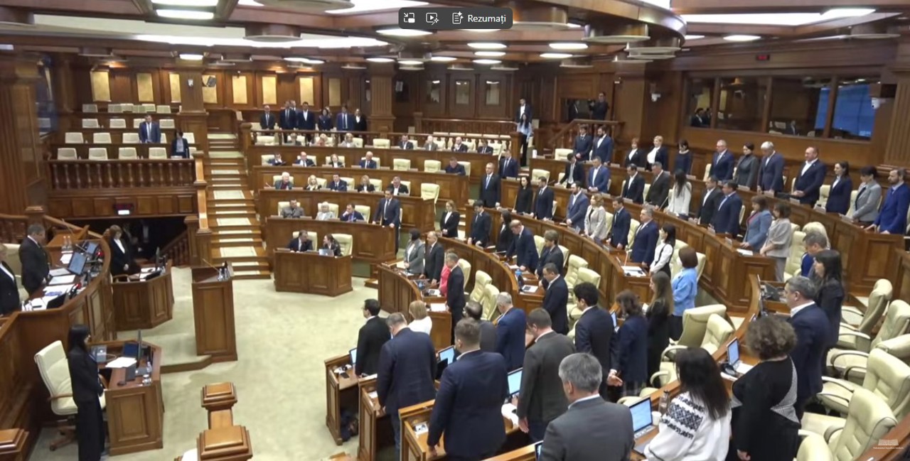 Victimele protestelor din 7 aprilie 2009, comemorate în Parlament. Voronin, Tarlev, Tkaciuk și Dodon au refuzat să păstreze momentul de reculegere