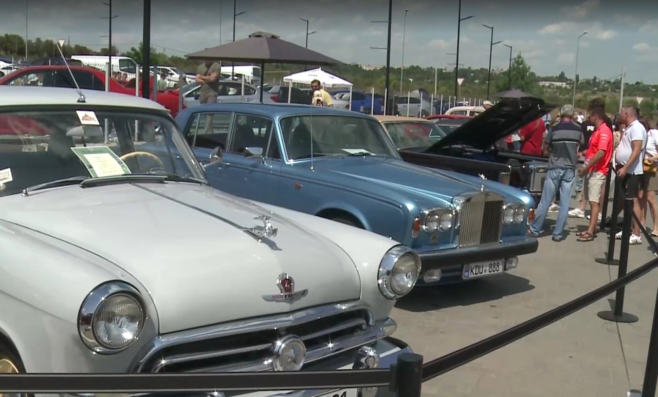 Festivalul „Moldova Auto Weekend”: sute de mașini unicat, expuse la Chișinău Arena
