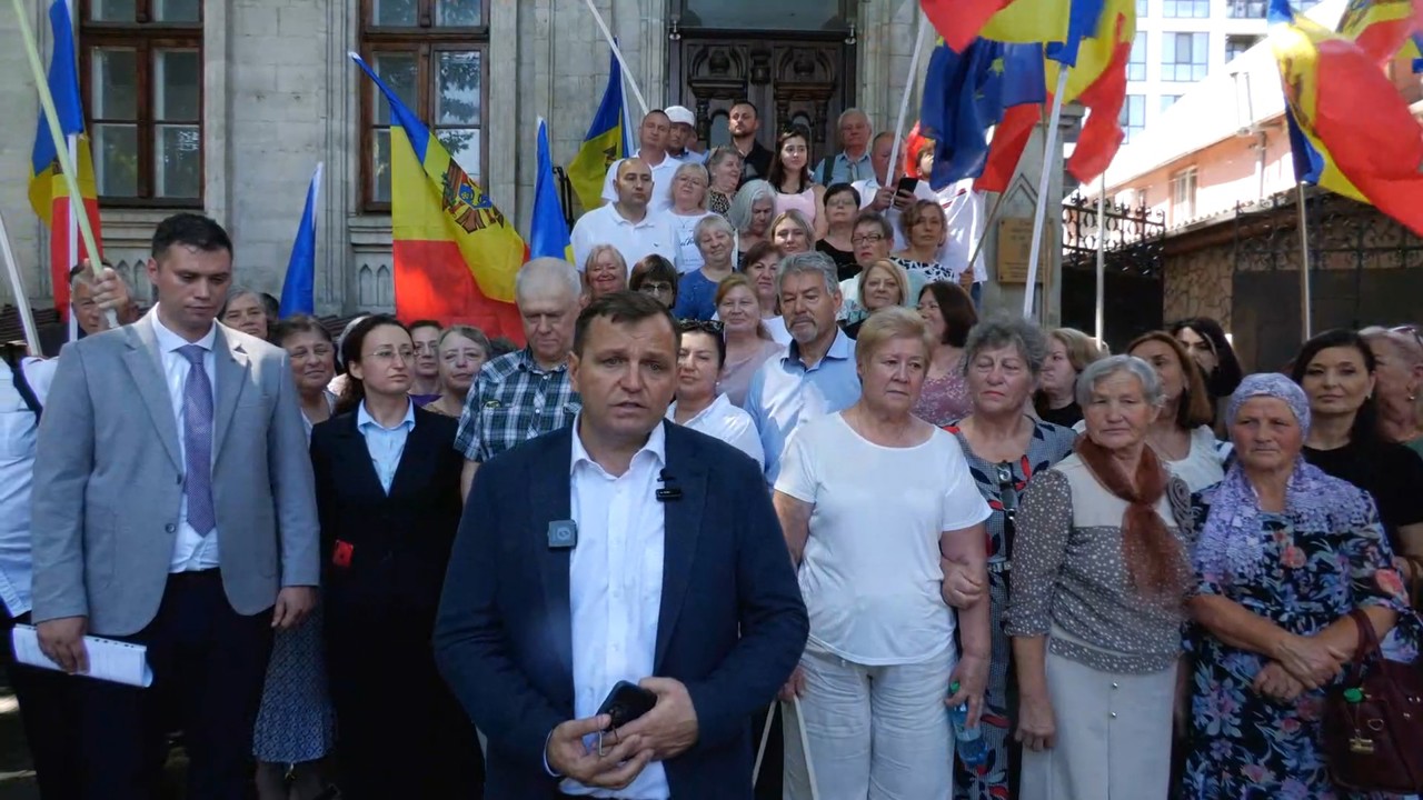 Andrei Năstase announces independent parliamentary bid