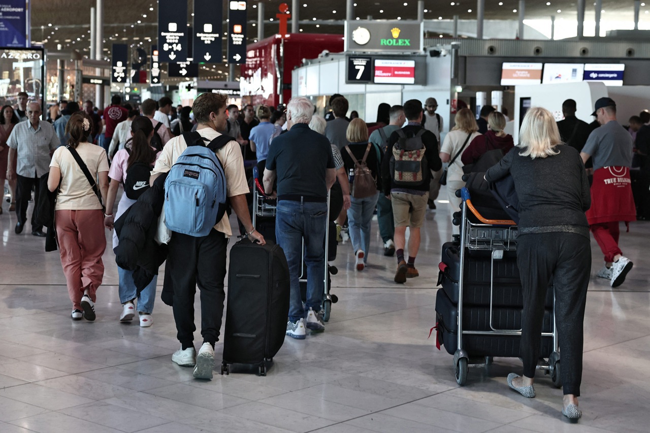 Greva controlorilor aerieni din Franța: peste 40% din zboruri, anulate 