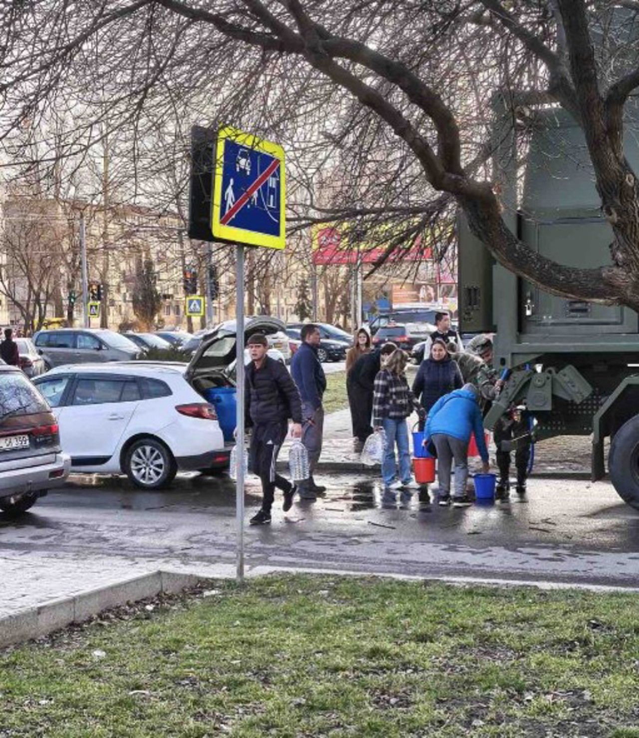 Criza apei la Bălți: Municipiul Iași trimite cisterne cu apă potabilă pentru a ajuta locuitorii din nordul R. Moldova