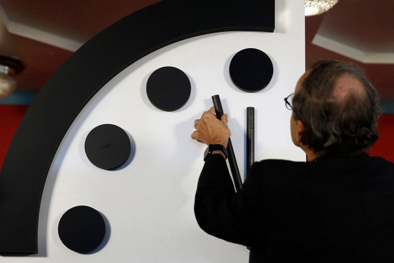 Стрелки Часов Судного дня стали рекордно близки к полуночи